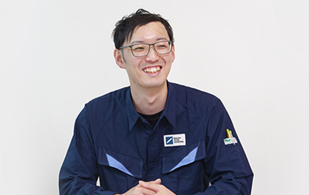 工場社員の男性画像